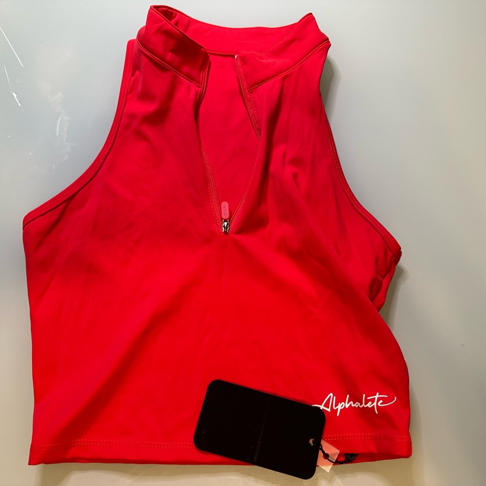 Alphalete pulse kinetic crop top